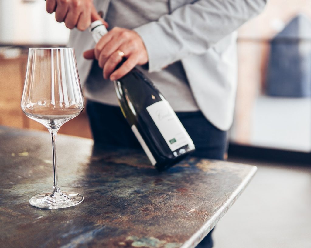Wie öffnet man Wein